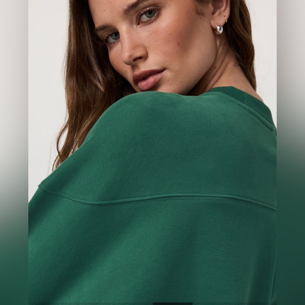 Vuori Sedona Weekender Crew Sweatshirt in Viridian green - Picture 2 of 7